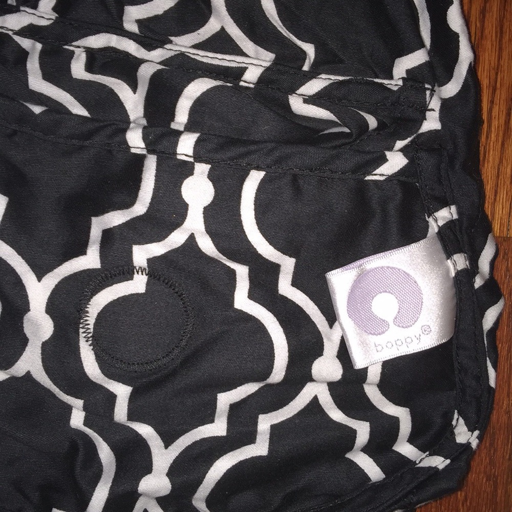 Boppy Nursing Cover - Picture 3 of 4